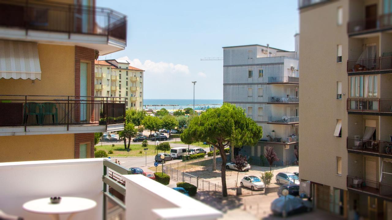 Hotel Raffaello Cesenatico Exterior foto