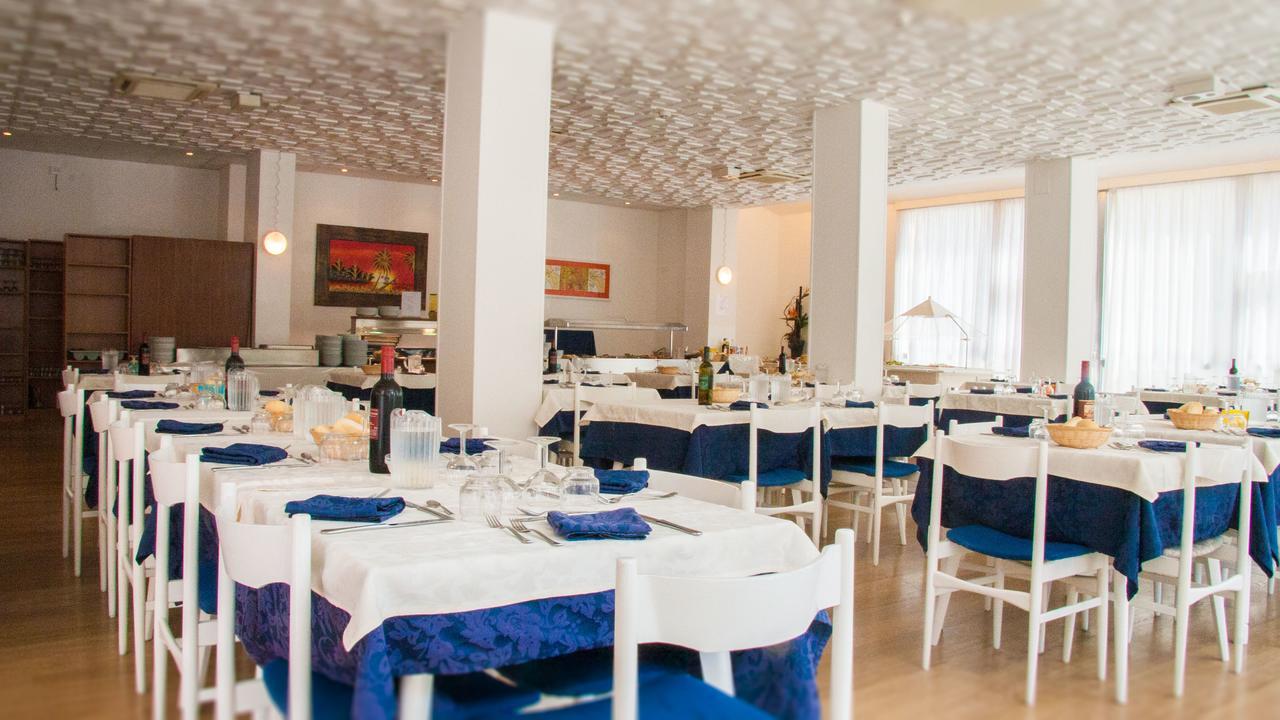 Hotel Raffaello Cesenatico Exterior foto